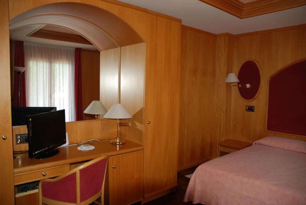 Al Giardino Hotel Fanna Стая снимка