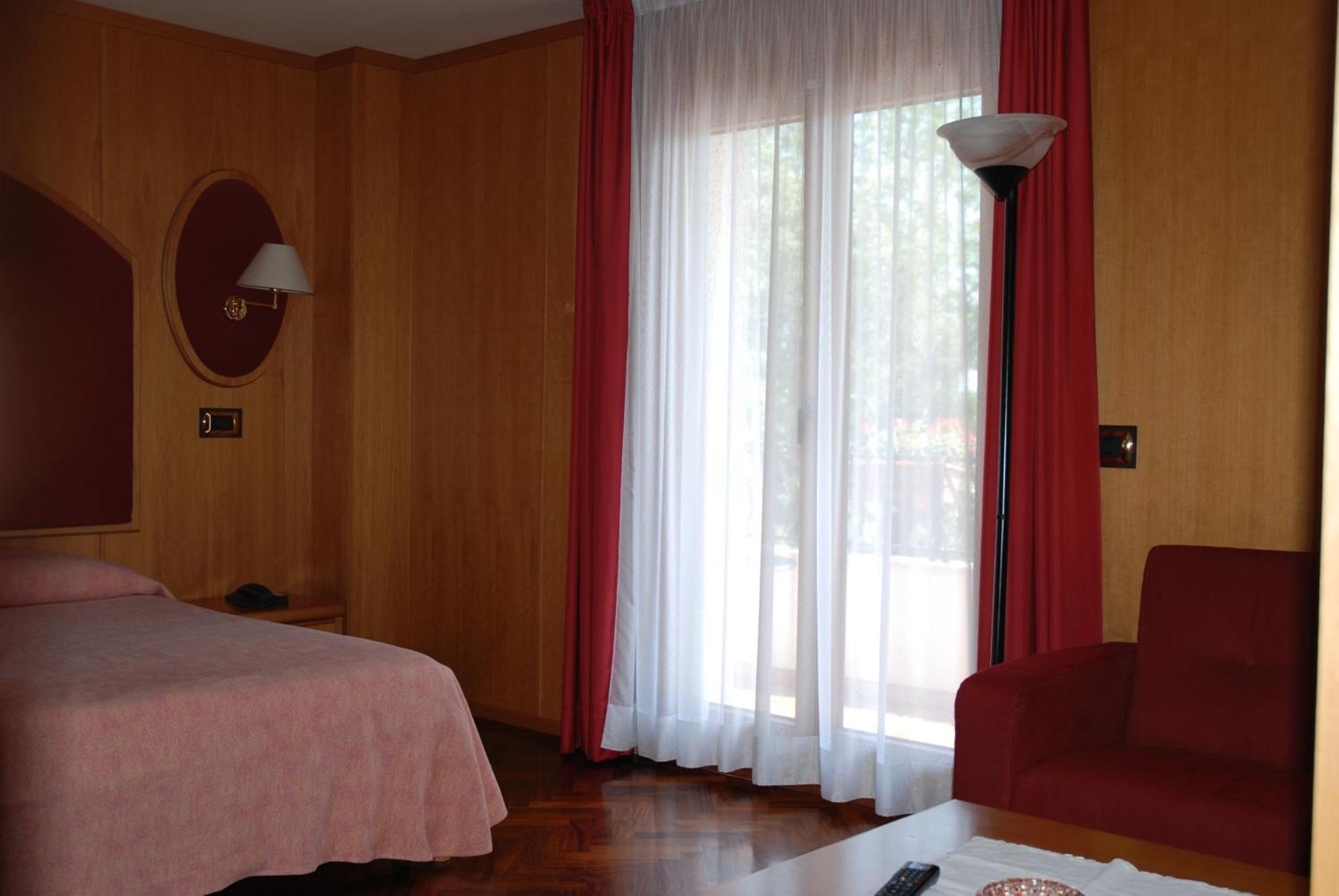 Al Giardino Hotel Fanna Екстериор снимка