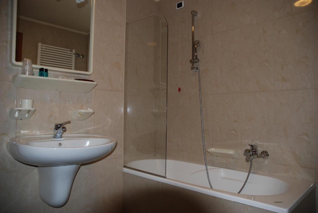 Al Giardino Hotel Fanna Екстериор снимка